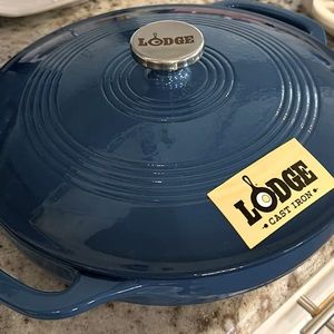 Lodge Cast Iron Casserole Brand New
